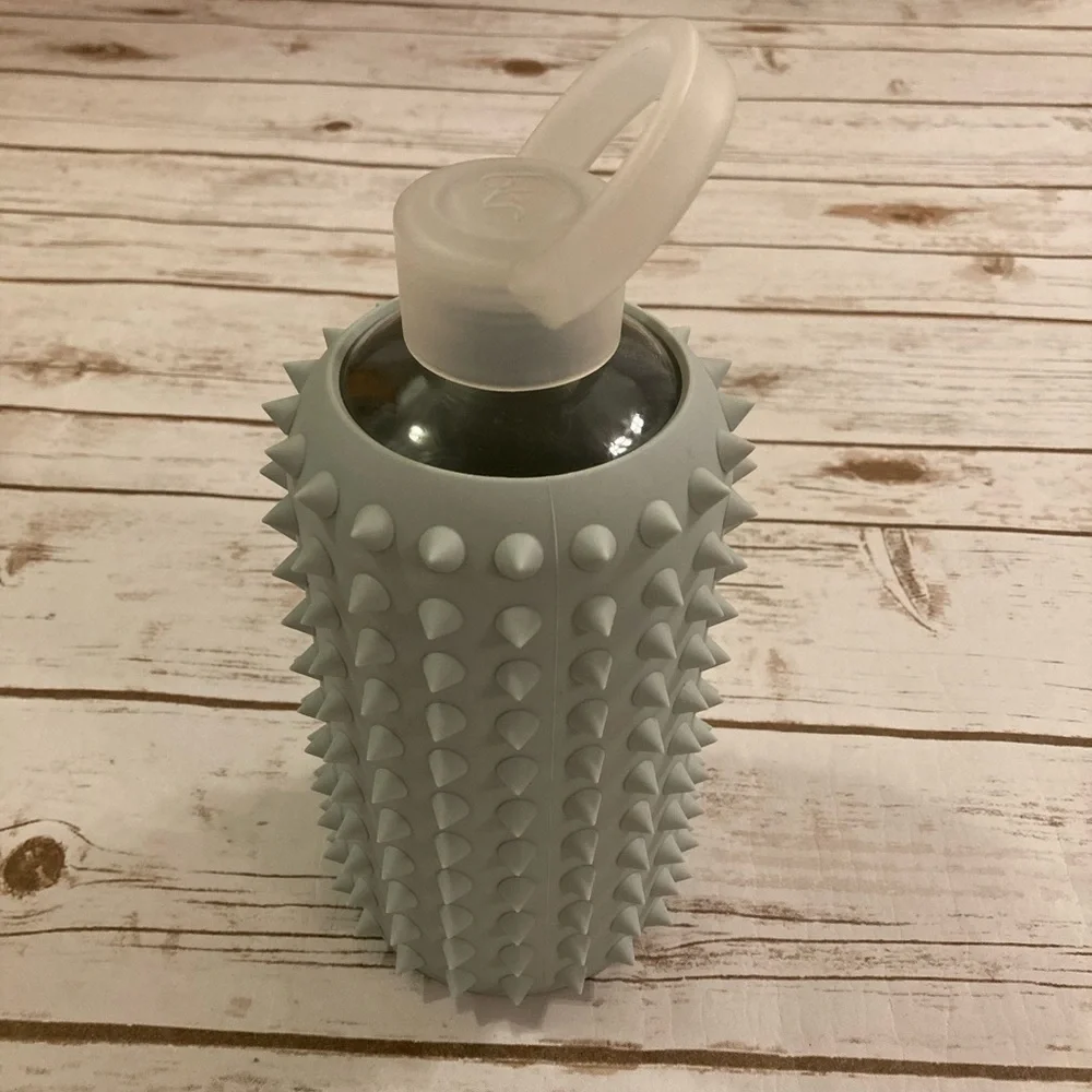 BKR Water Bottle Spiked London Gray Sleeve